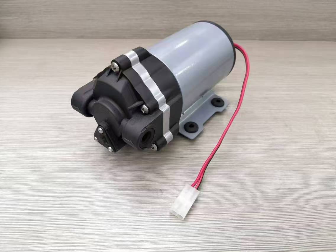 Zuanli Ro Booster Pump continer laden in de regen