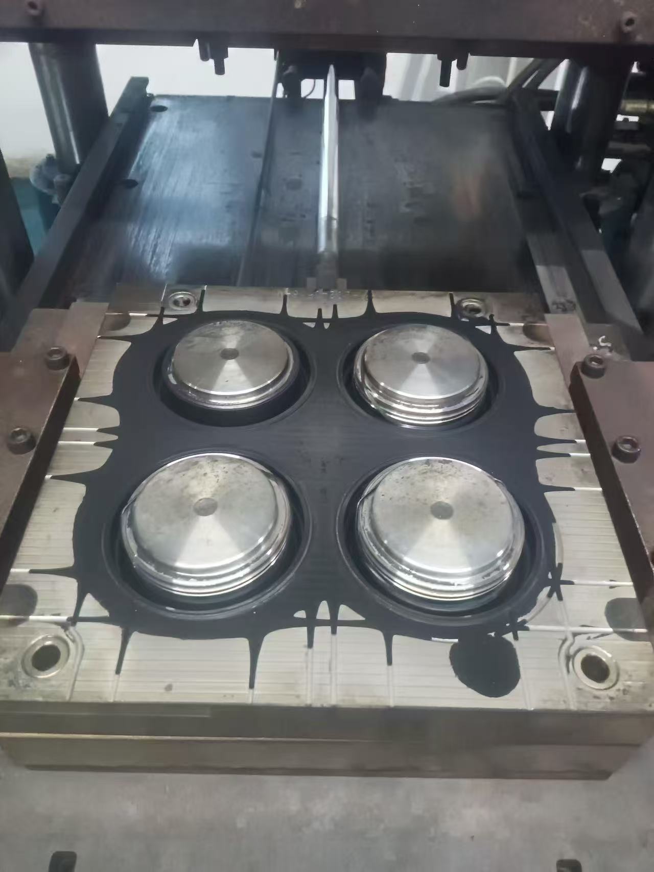 Dankbaar vervaardigde rubbercomponenten voor elke industrie - precisie, duurzaamheid, innovatie!