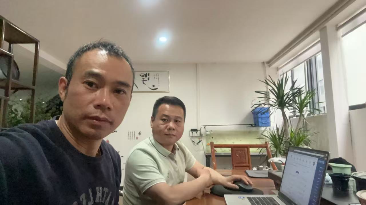 Distinguished Cliënten verwelkomen om uitmuntendheid te verkennen bij Zhengguan Rubber Manufacturing Facility