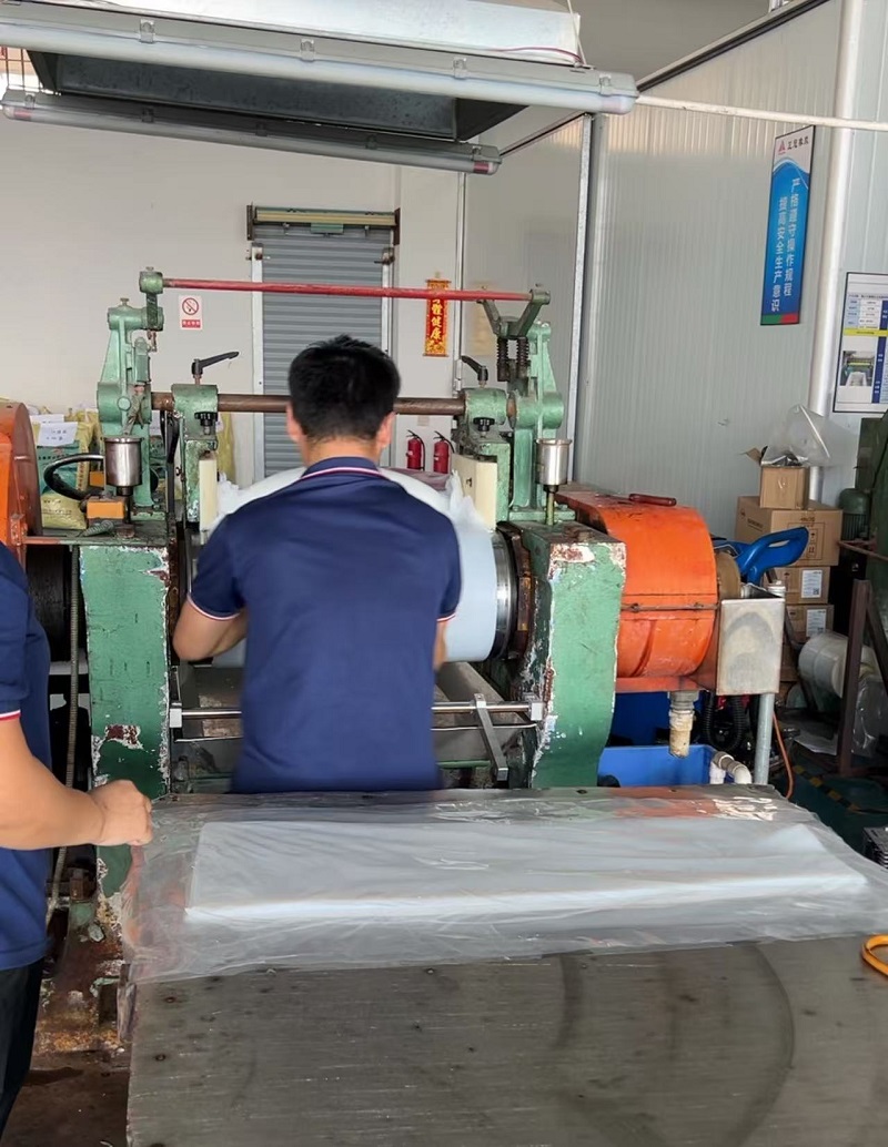 Siliconenrubbercompound in de ZHENGGUAN-rubberfabriek