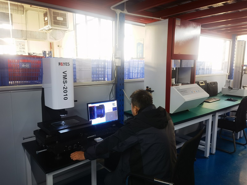 Optische beeldmeetmachines, uitgerust met nauwkeurige meet- en regelsoftwaresystemen, stellen ons in staat rubberen onderdelen met nauwkeurigere afmetingen te produceren.