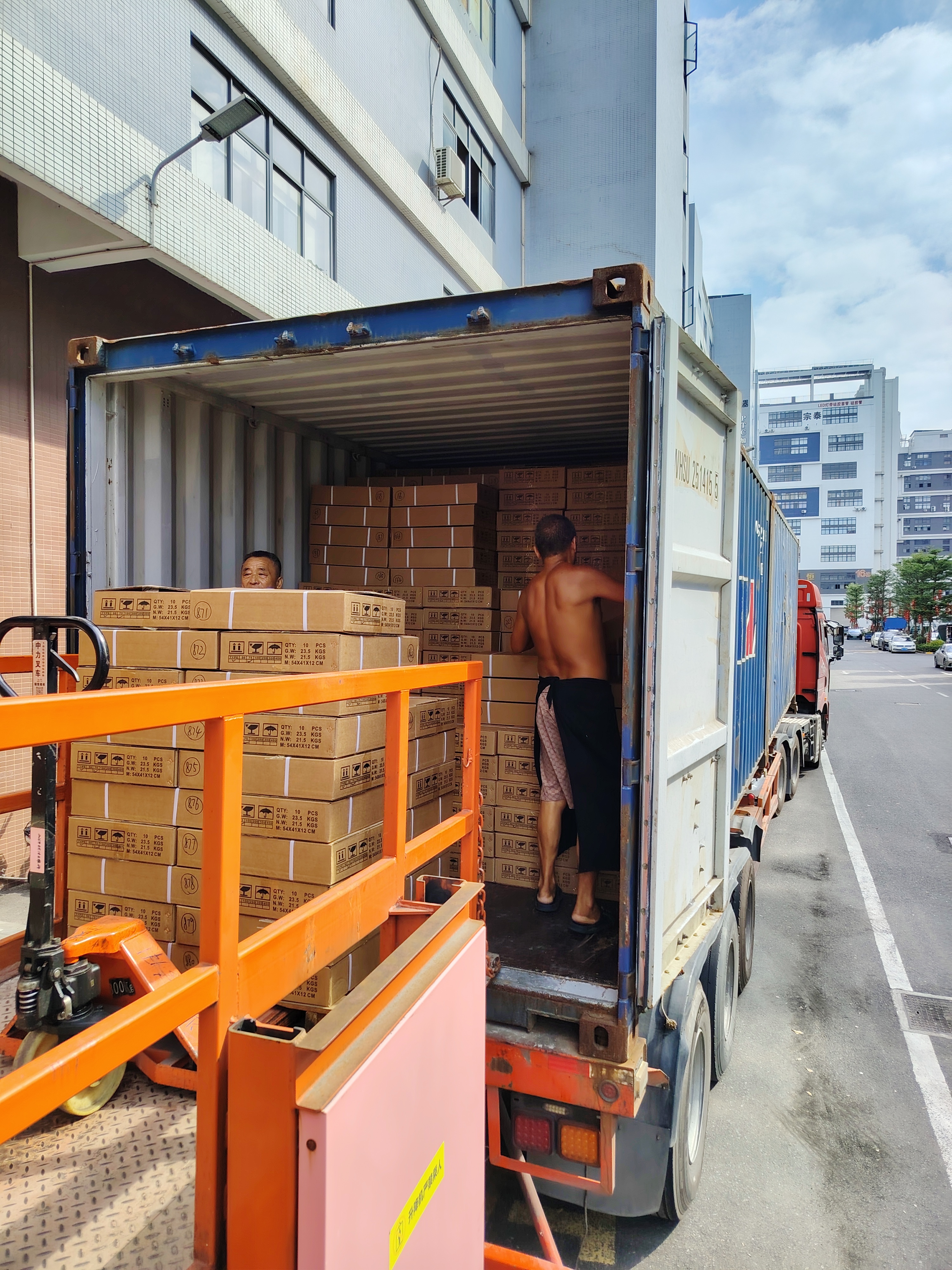 20GP-container verzonden! Volledig orderboek voor boosterpompen na de nationale feestdag